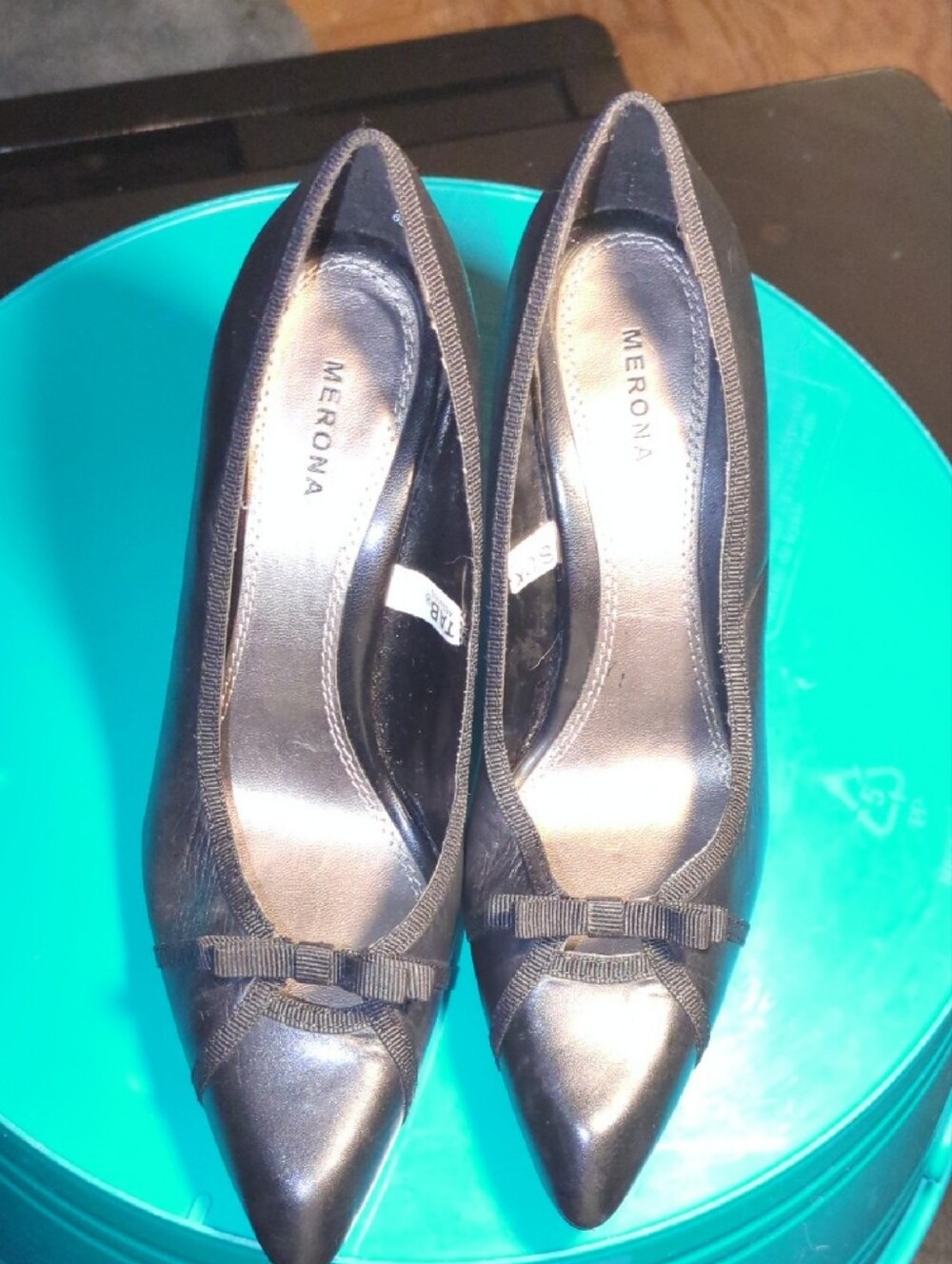 Merona Black Pointed-Toe Bow Pumps Size 6 And 1/2
